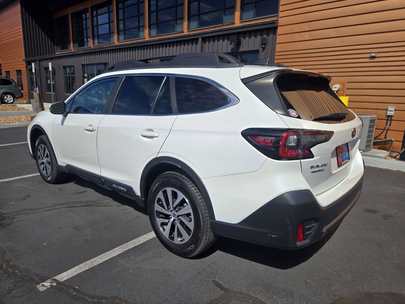 Used 2022 Subaru Outback Premium AWD/4WD image 3