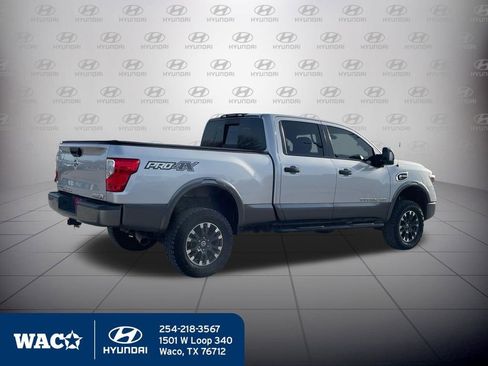 Used 2019 Nissan Titan PRO-4X image 10