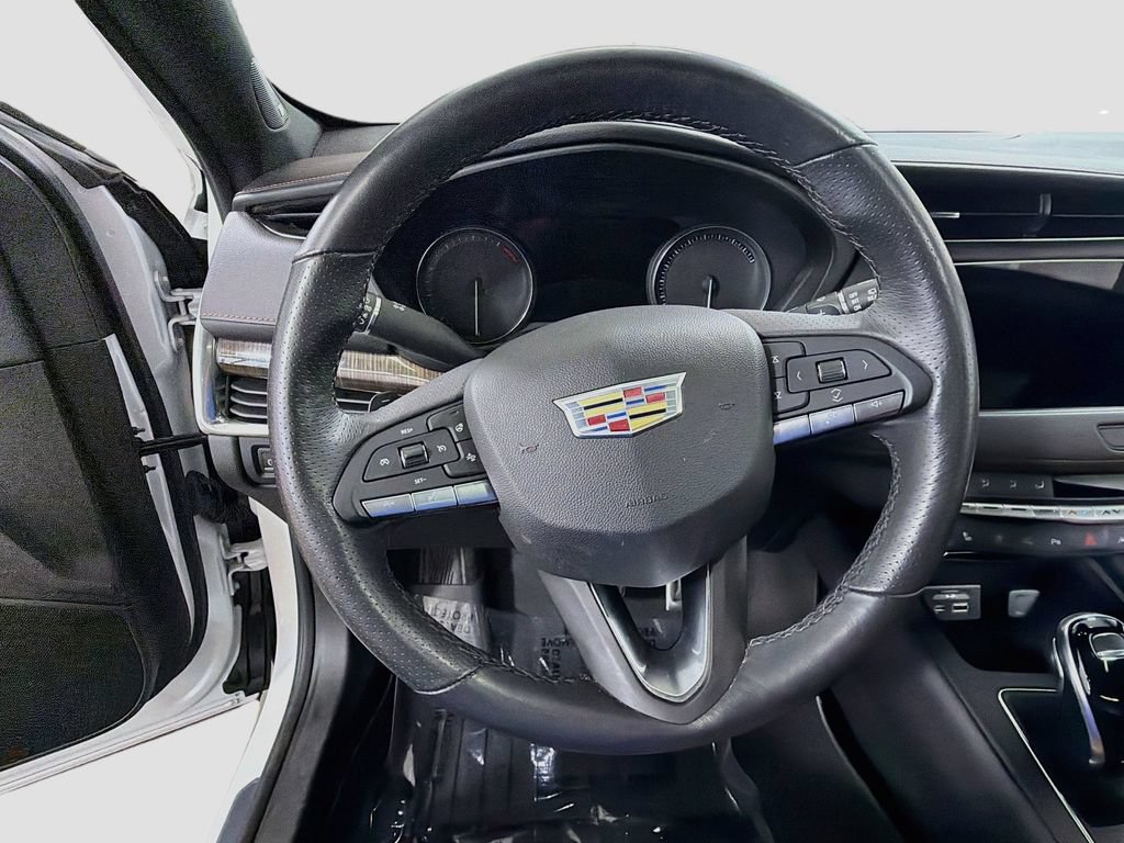 Used 2022 Cadillac XT4 Sport w/ LPO, Onyx Lite Package AWD/4WD image 13