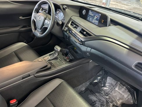 Used 2022 Lexus UX 200 w/ Accessory Package (Z2) FWD image 33