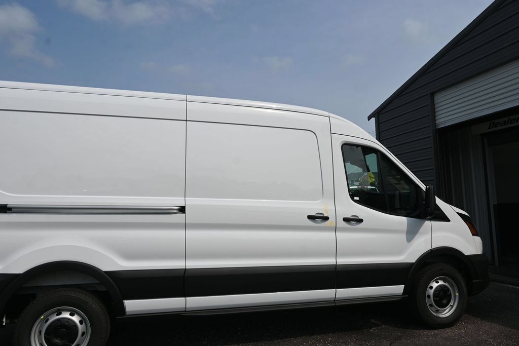 New 2026 Ford Transit 150 148 Medium Roof w/ Load Area Protection Package RWD image 8