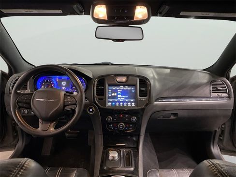 Used 2019 Chrysler 300 S image 11