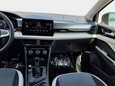 New 2025 Volkswagen Taos SE image 15