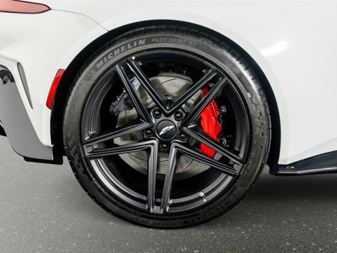 Used 2025 Aston Martin V8 Vantage Coupe RWD image 8
