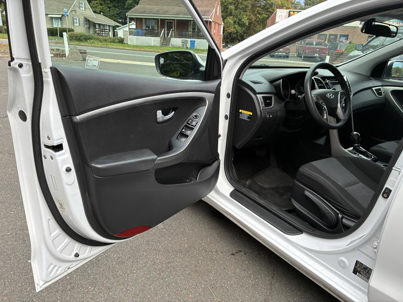 Used 2017 Hyundai Elantra GT FWD image 10