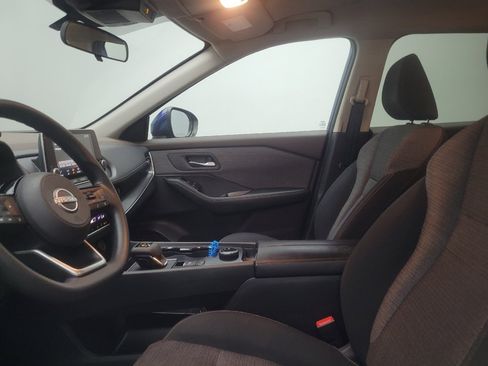 Used 2022 Nissan Rogue SV AWD/4WD image 17