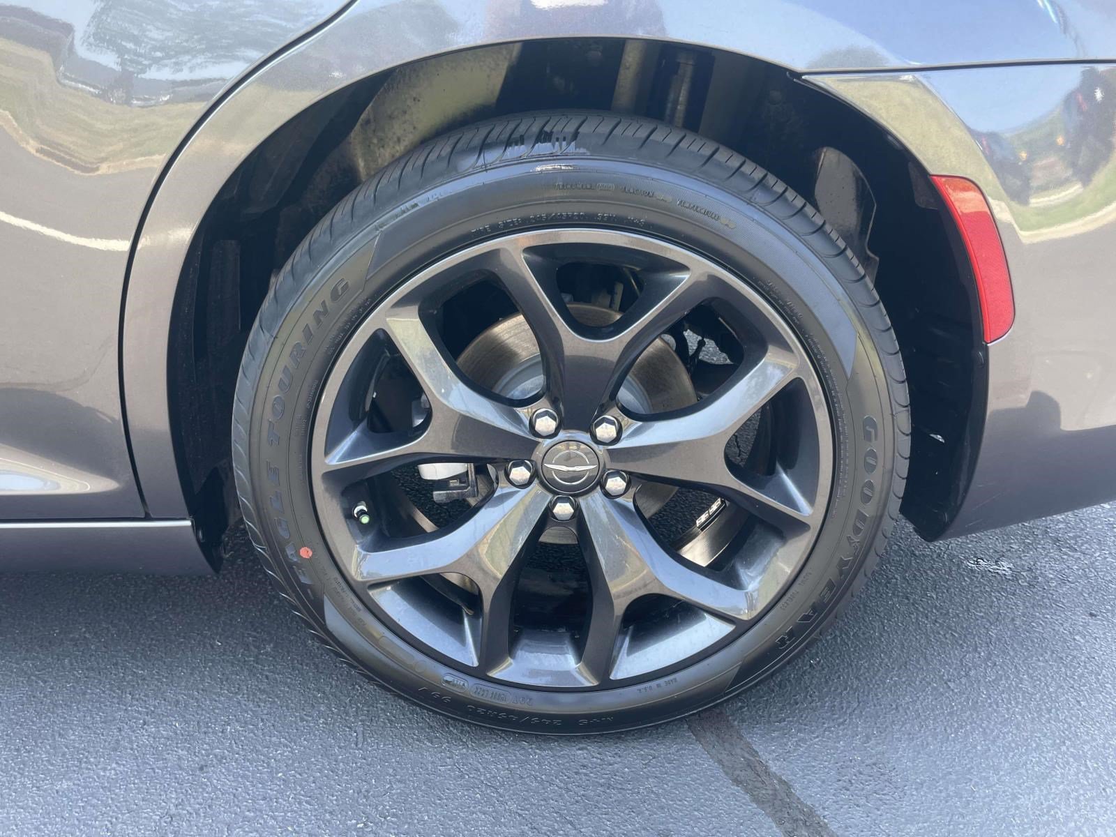 Used 2022 Chrysler 300 S RWD image 7