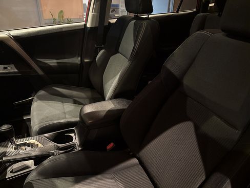 Used 2013 Toyota RAV4 XLE image 19