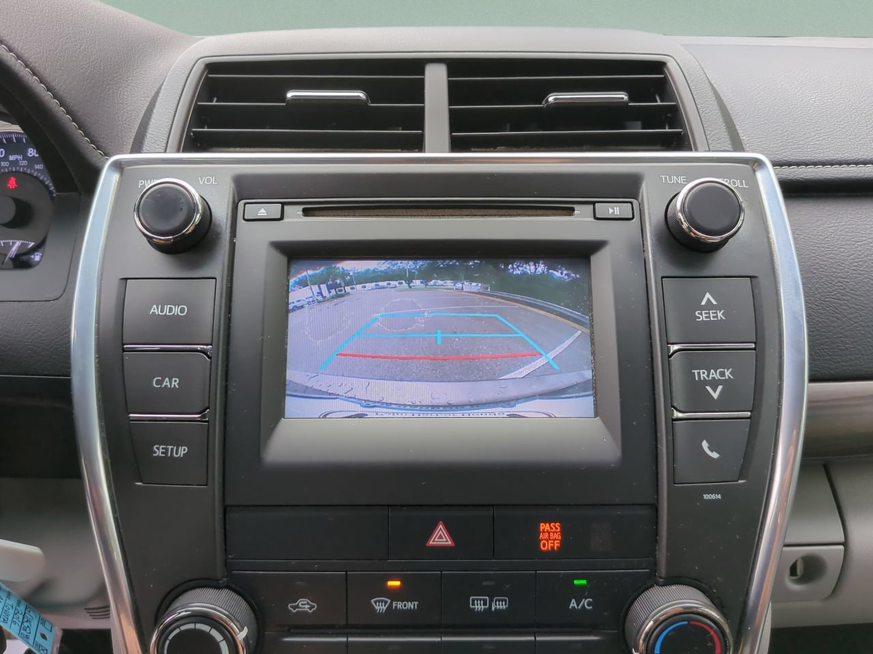 Used 2016 Toyota Camry LE FWD image 25