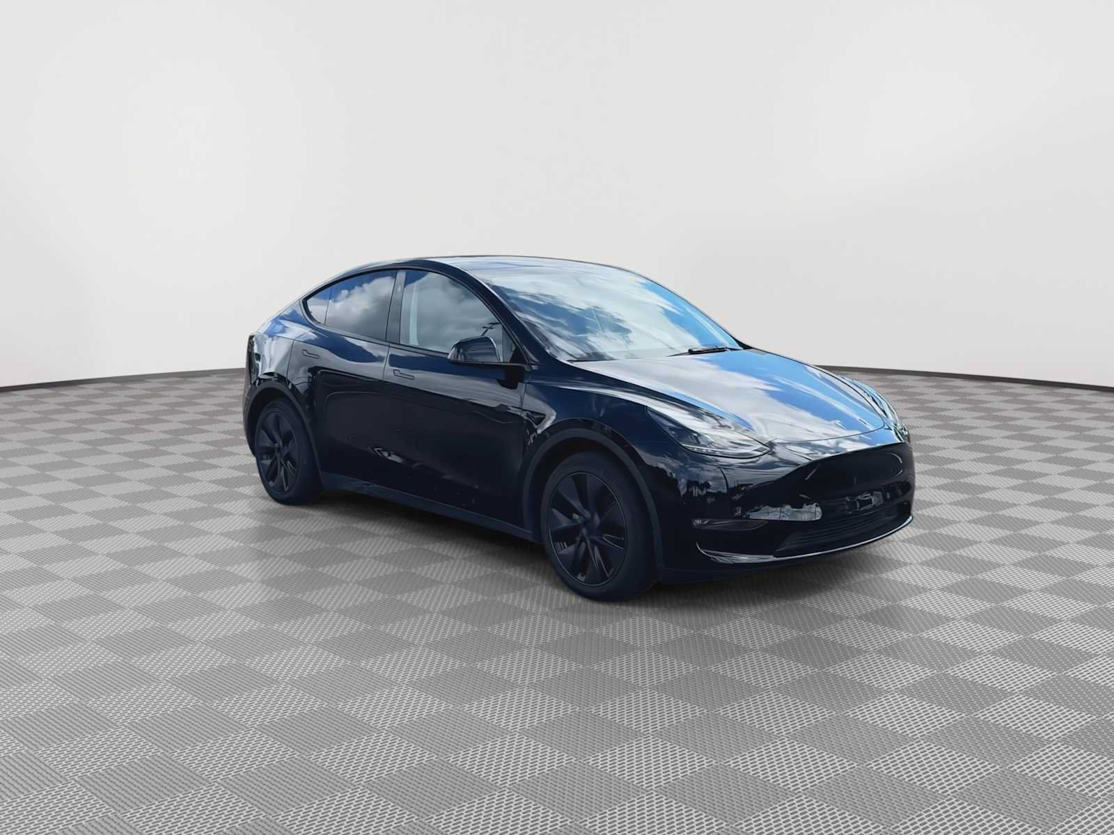 Used 2025 Tesla Model Y Long Range AWD/4WD image 2
