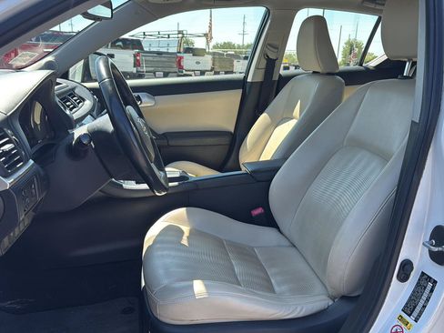 Used 2012 Lexus CT 200h Premium w/ Premium Audio Pkg FWD image 4