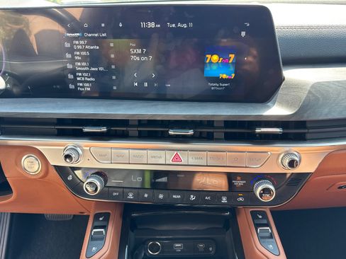 Used 2025 Kia Telluride AWD image 28