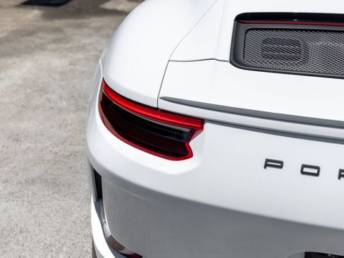 Certified 2018 Porsche 911 GT3 RWD image 19
