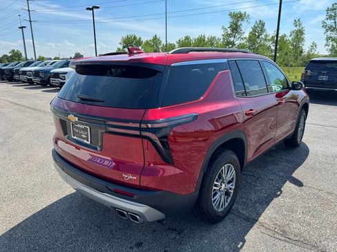 Used 2025 Chevrolet Traverse LT w/ LPO, Floor Liner Package AWD/4WD image 7