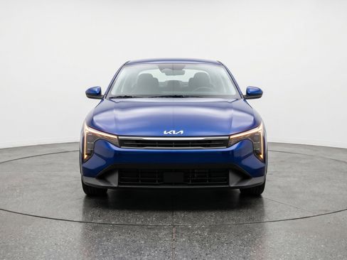 Used 2025 Kia K4 LXS image 2