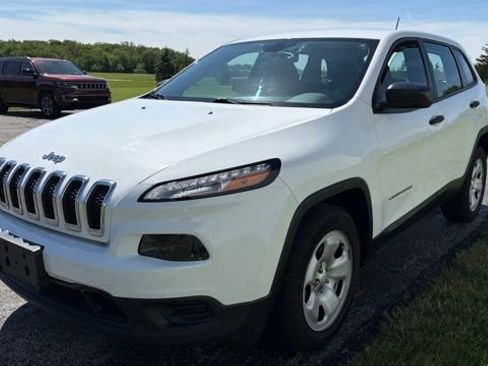 Used 2017 Jeep Cherokee Sport FWD image 9