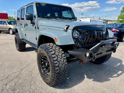 Used 2014 Jeep Wrangler Unlimited Sahara w/ Connectivity Group AWD/4WD image 8