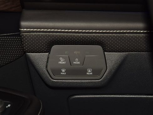 Used 2025 Volkswagen Atlas SEL AWD/4WD image 33