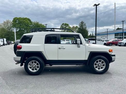 Used 2013 Toyota FJ Cruiser 4WD w/ Upgrade Pkg image 5