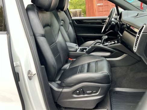 Used 2022 Porsche Cayenne image 26