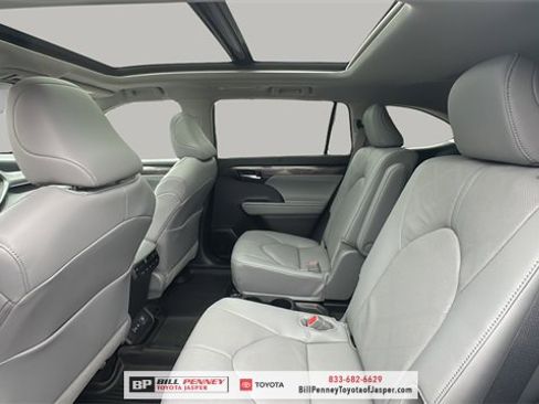 New 2026 Toyota Highlander Platinum image 13