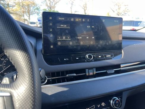 Used 2025 Mitsubishi Outlander SE image 4