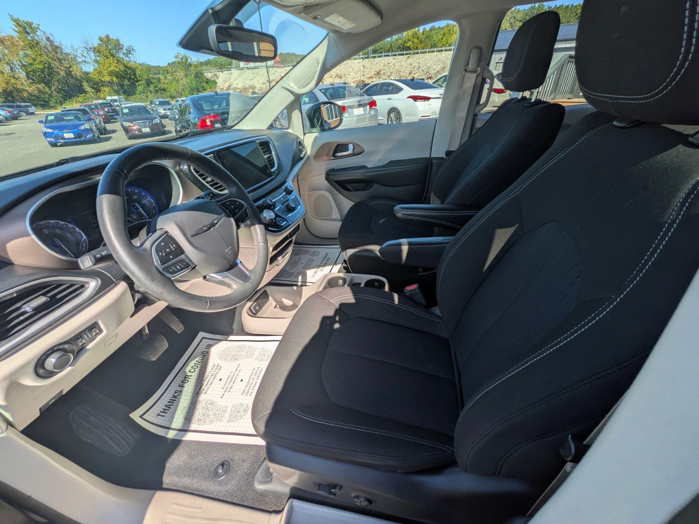 Used 2022 Chrysler Voyager LX FWD image 20