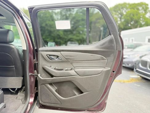 Used 2018 Chevrolet Traverse LT w/ LPO, Floor Liner Package AWD/4WD image 21