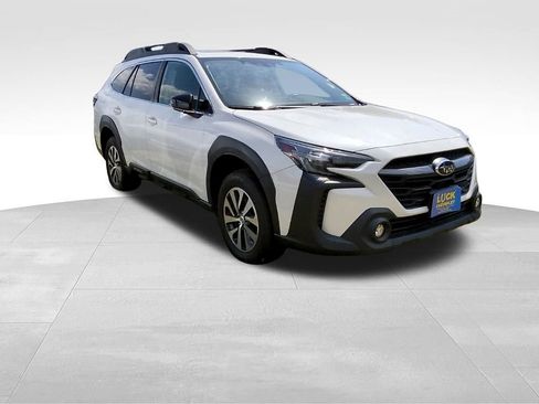 Used 2024 Subaru Outback Premium AWD/4WD image 2