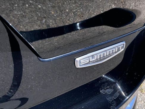 Used 2021 Jeep Grand Cherokee L Summit w/ Luxury Tech Group V AWD/4WD image 9