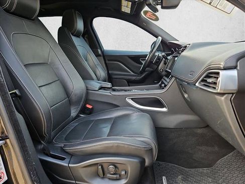 Used 2017 Jaguar F-PACE S image 22