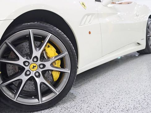 Used 2011 Ferrari California RWD image 6