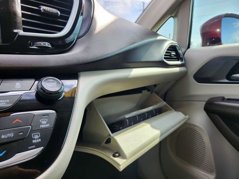 Used 2020 Chrysler Pacifica Touring w/ Cold Weather Group image 15