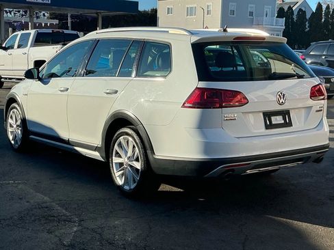 Used 2017 Volkswagen Golf Alltrack S image 6