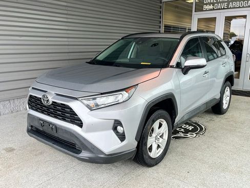 Used 2021 Toyota RAV4 XLE w/ Convenience Package FWD image 9