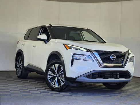 Used 2023 Nissan Rogue SV FWD image 1