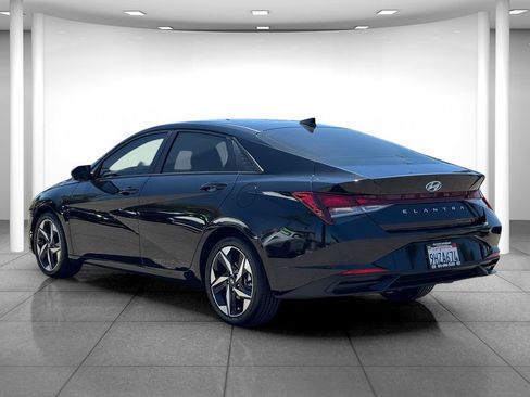 Used 2023 Hyundai Elantra SEL w/ Convenience Package FWD image 3