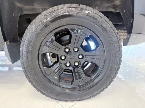 Used 2017 Chevrolet Silverado 1500 LT w/ Midnight Edition AWD/4WD image 40