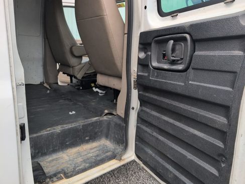 Used 2013 Chevrolet Express 2500 RWD image 11