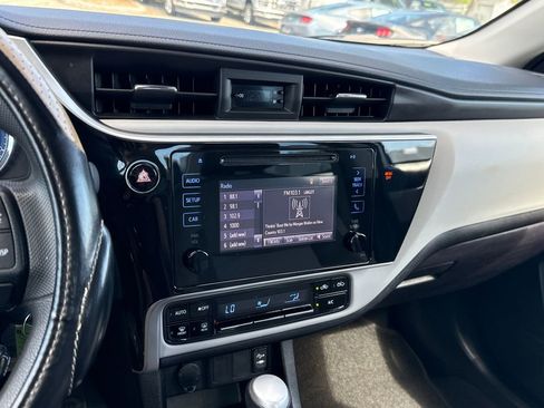 Used 2018 Toyota Corolla LE image 16