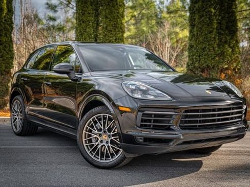 Used 2022 Porsche Cayenne Platinum Edition image 5