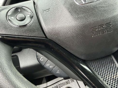 Used 2018 Honda HR-V LX image 30