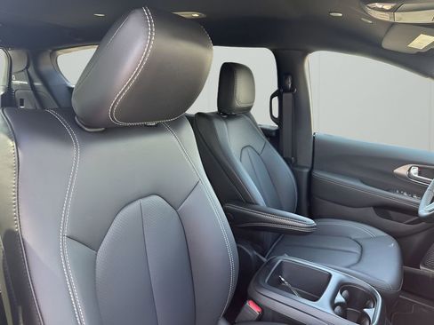 New 2026 Chrysler Voyager LX image 15