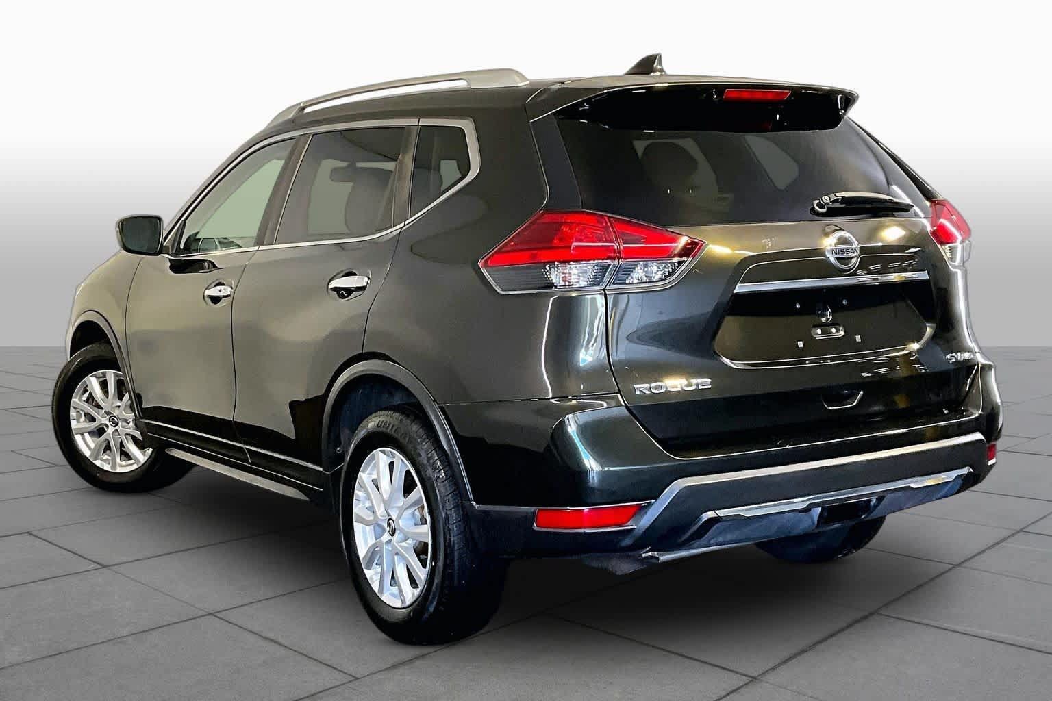 Used 2017 Nissan Rogue SV AWD/4WD image 12