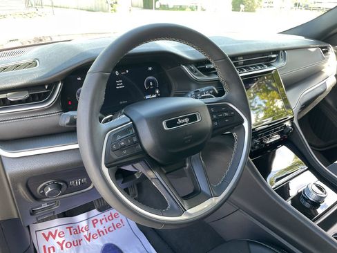 Used 2024 Jeep Grand Cherokee Altitude image 30