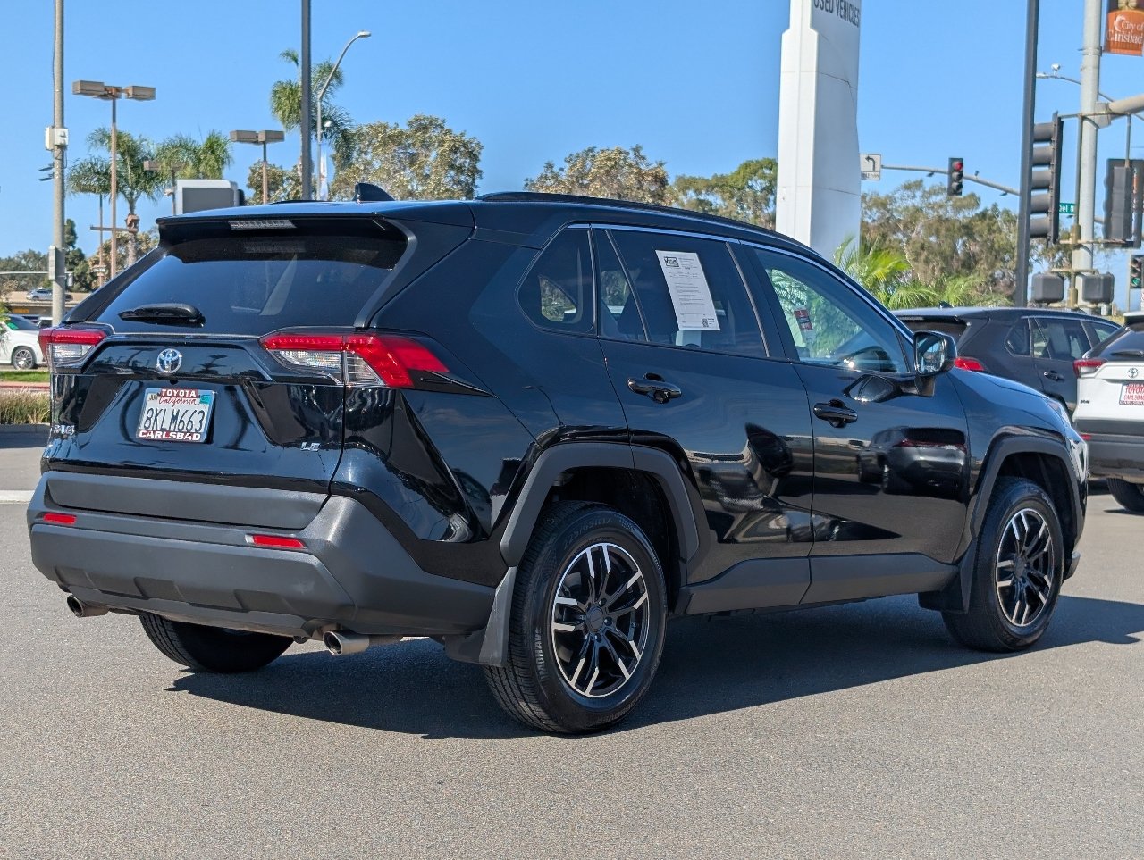 Used 2019 Toyota RAV4 LE w/ Carpet Mat Package FWD image 13