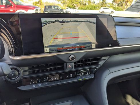 Used 2023 Toyota Crown Limited image 25