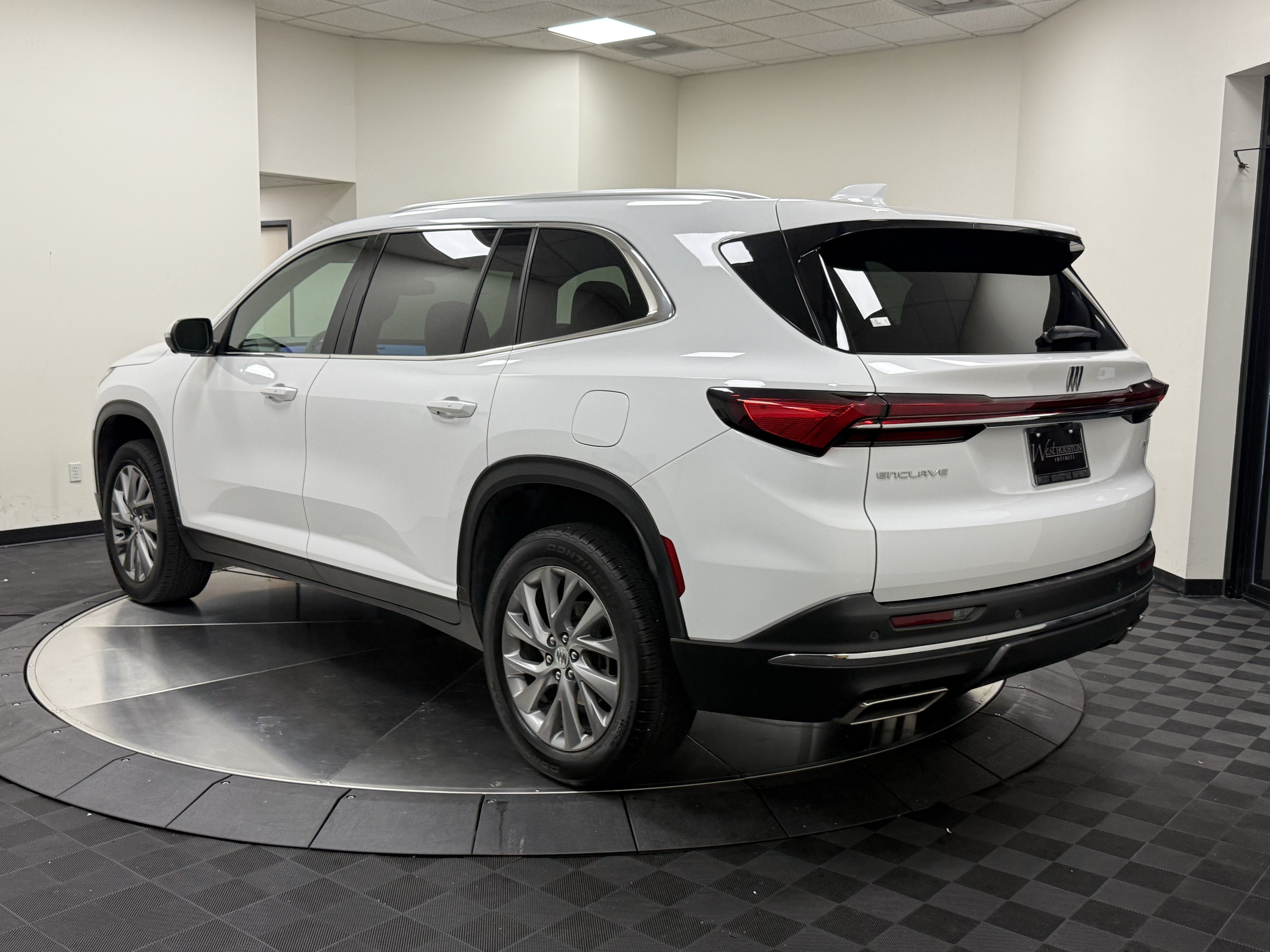 Used 2025 Buick Enclave Preferred FWD image 5