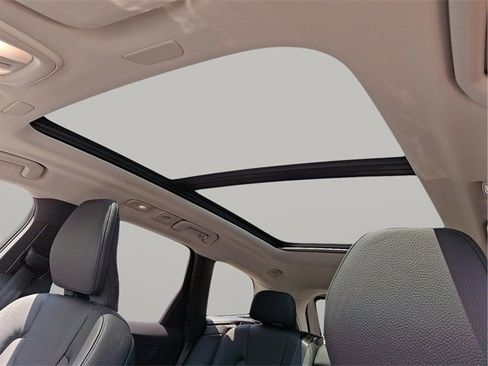 Certified 2025 Volvo XC60 B5 Plus image 12