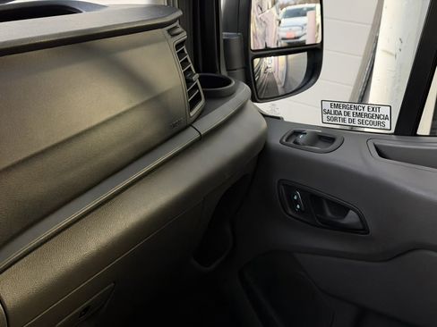 Used 2024 Ford Transit 350 XLT image 31